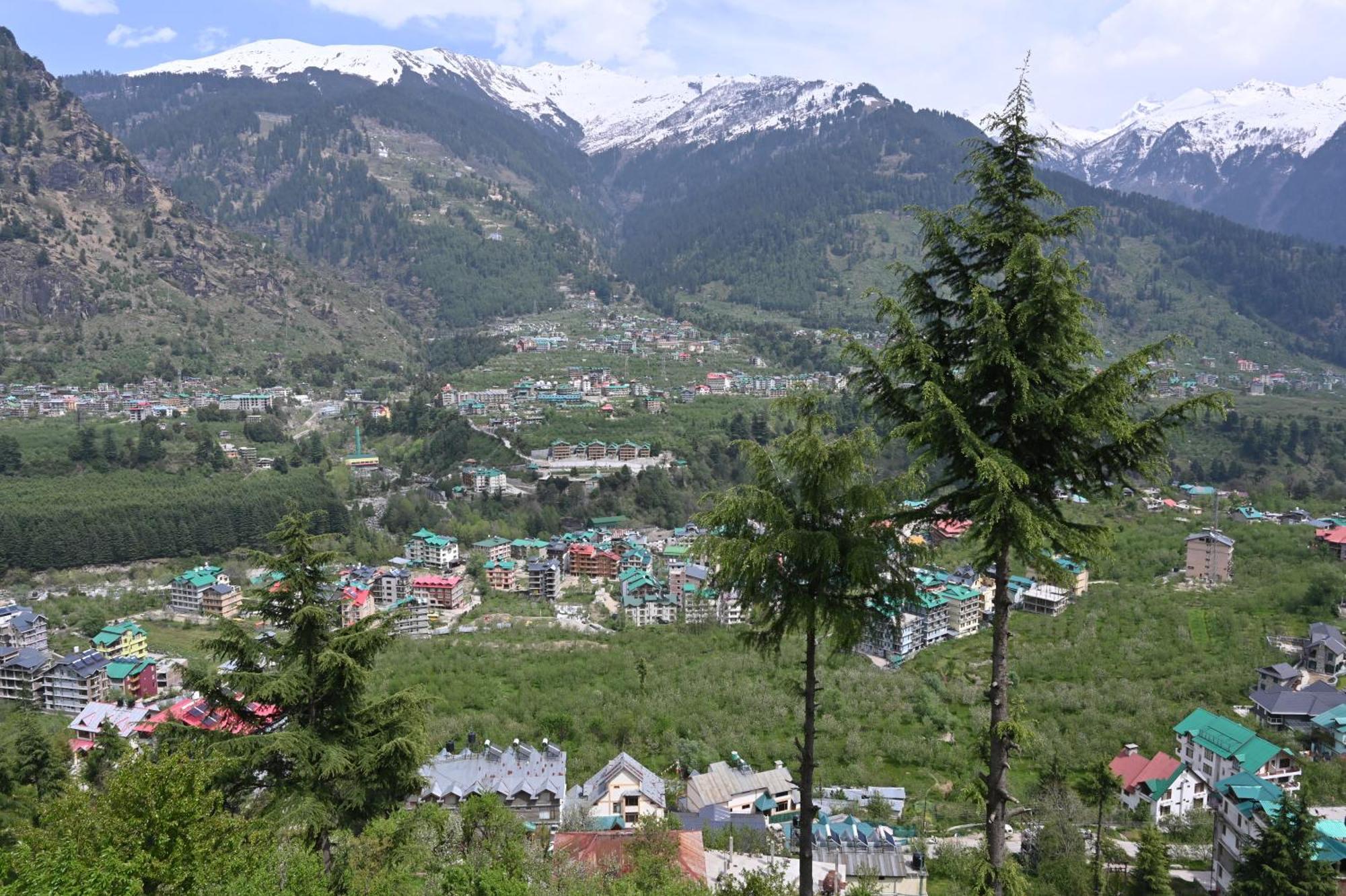 Hotel Seven Hills Manali 외부 사진