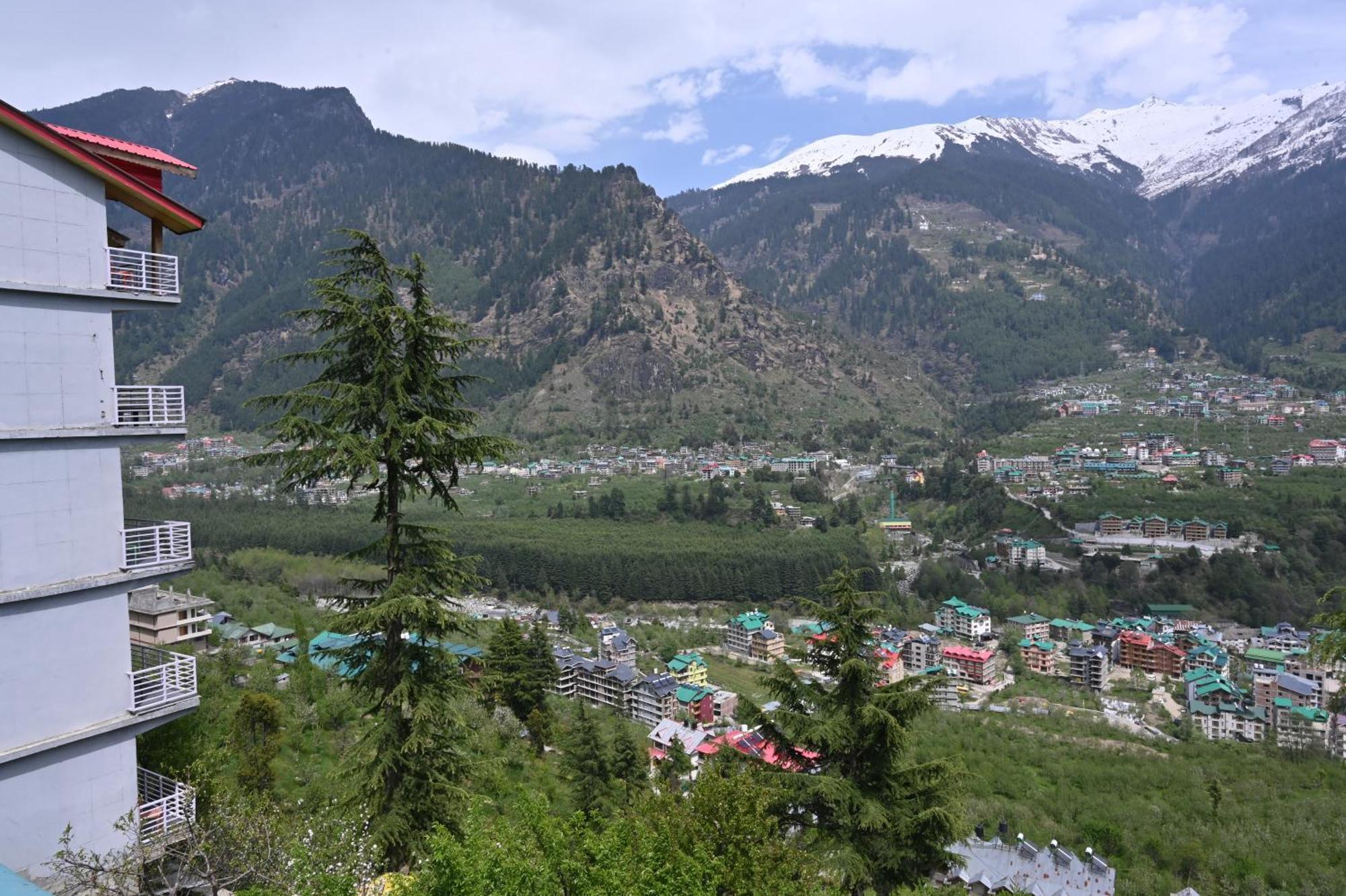 Hotel Seven Hills Manali 외부 사진
