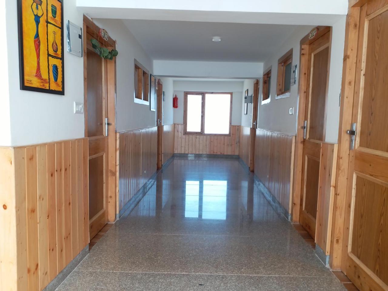 Hotel Seven Hills Manali 외부 사진