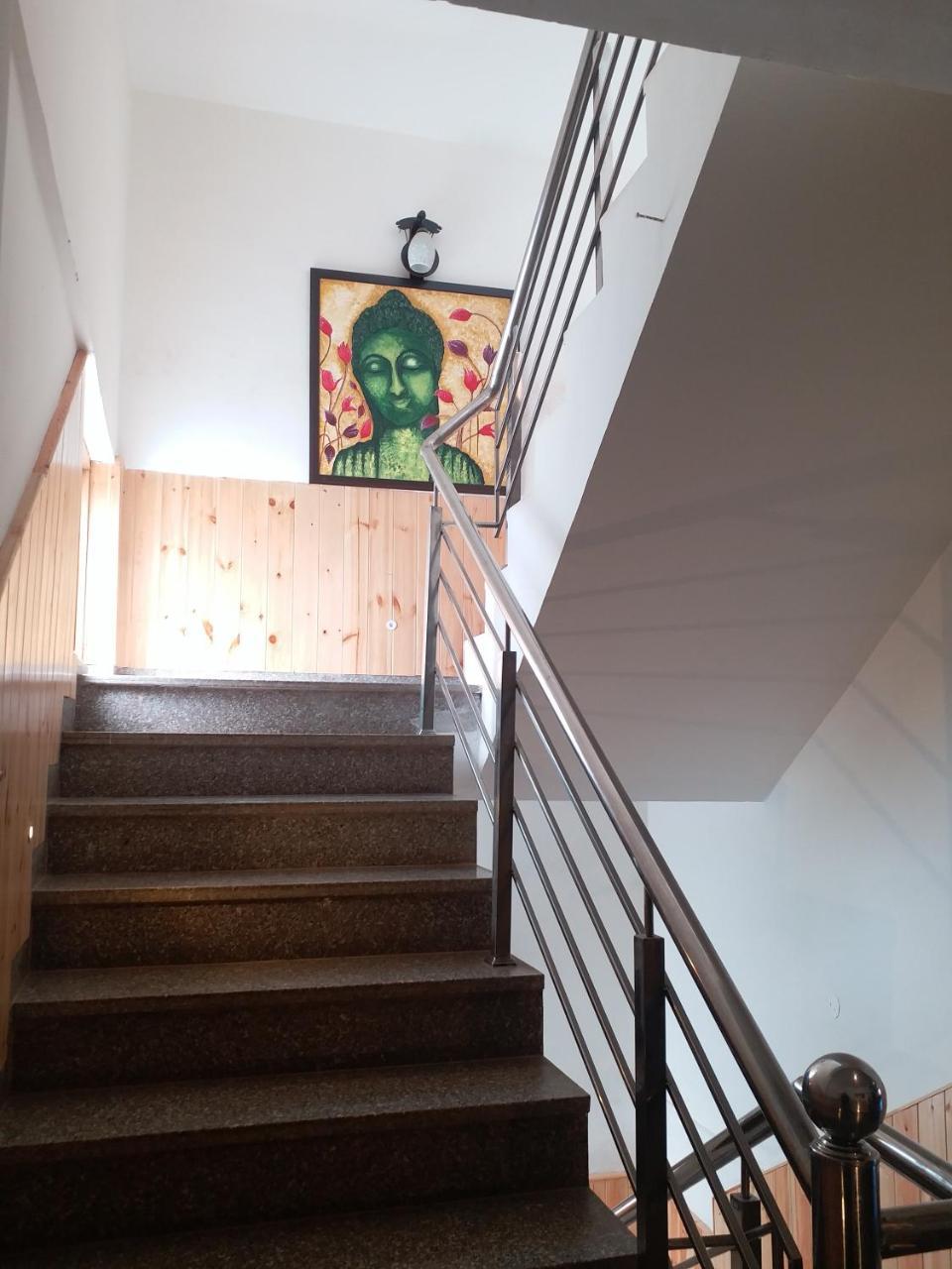 Hotel Seven Hills Manali 외부 사진